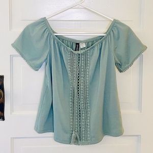 H&M light green top